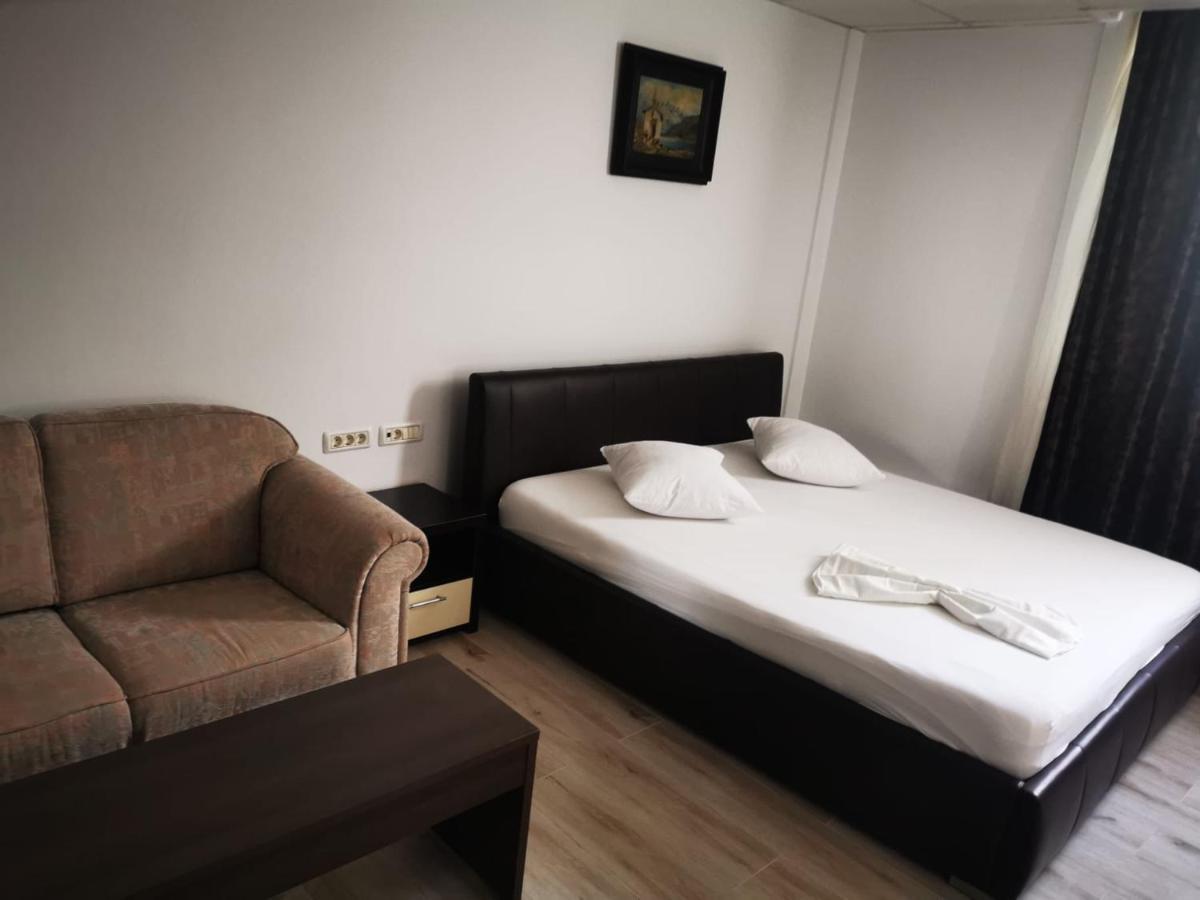 Hotel Viva Ploieşti Exterior foto